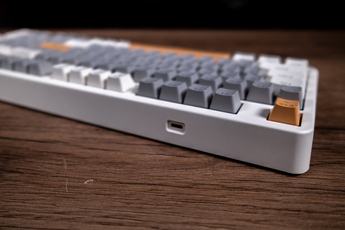 gogiinc's tweet image. Mechanical keyboard fans, this deal is wild!

The RAEGR MechGear X100 brings hot-swappable switches, RGB backlight, a volume knob &amp;amp; a compact 98-key layout  all at ₹2,799.

#MechanicalKeyboard #RAEGR #MechGearX100 #KeyboardDeal