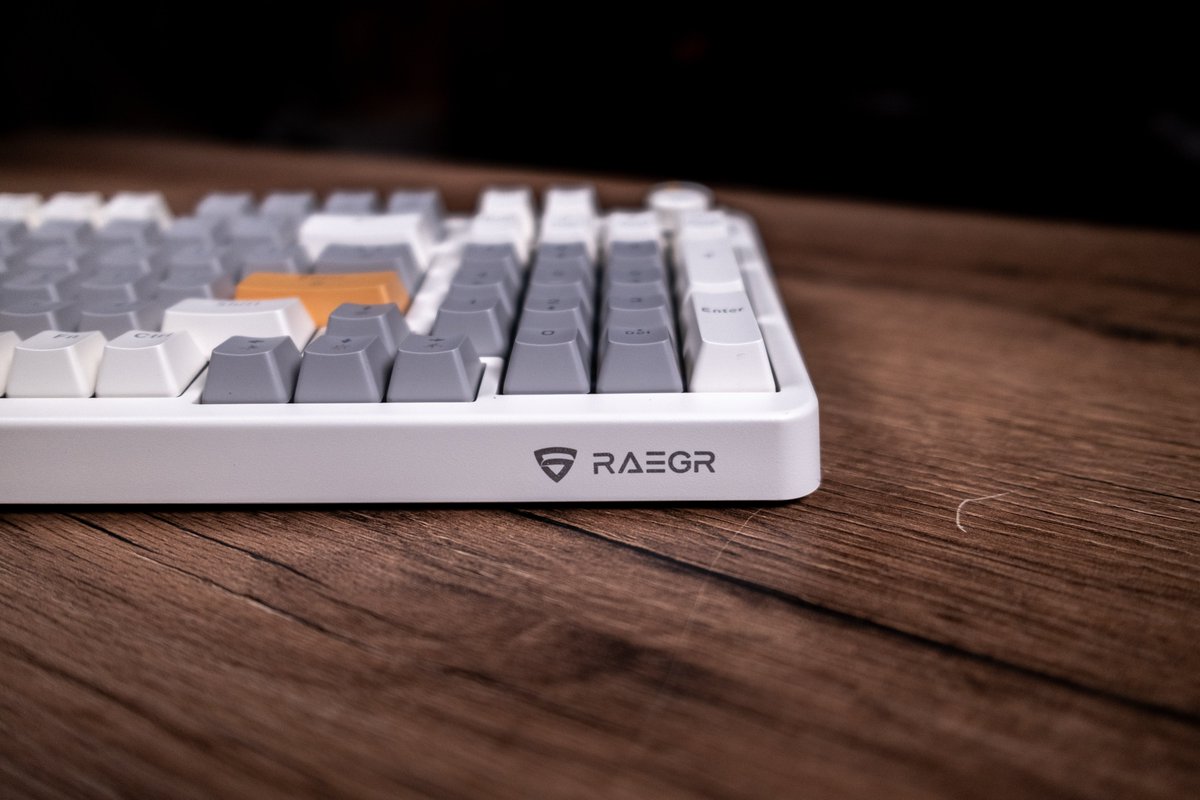 gogiinc's tweet image. Mechanical keyboard fans, this deal is wild!

The RAEGR MechGear X100 brings hot-swappable switches, RGB backlight, a volume knob &amp;amp; a compact 98-key layout  all at ₹2,799.

#MechanicalKeyboard #RAEGR #MechGearX100 #KeyboardDeal