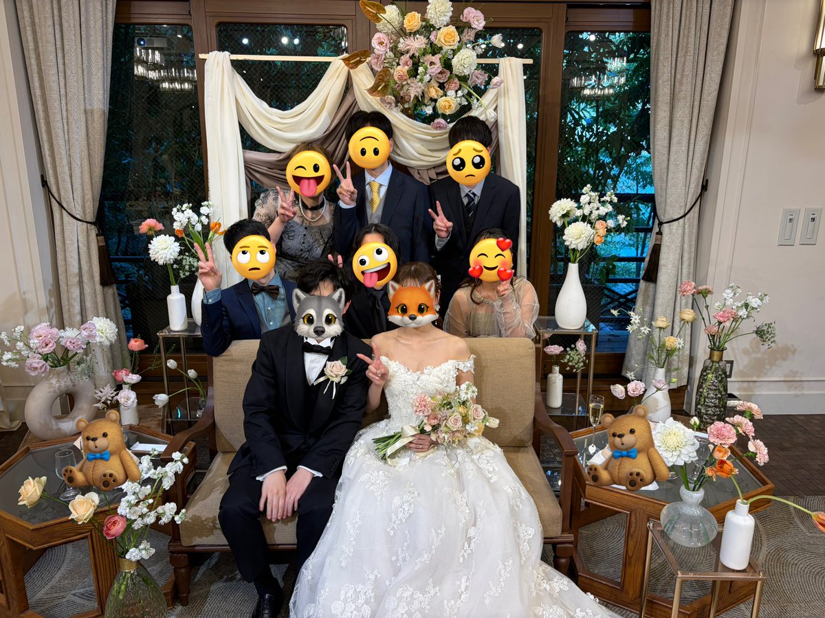 3年前にVALORANTで出会った友達が結婚しました💐
配信で出会って、一緒にVALORANTするようになって、リアルでもユニバ行ったりキャンプしたり、旅行行ったりするくらい仲良くなって、
そんな2人の結婚式は絶対行きたいって出会った時から決めてて念願叶った😌
結婚おめでとうな〜‼️