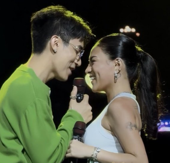 kez_iah010's tweet image. when he looks into your eyes and the whole world stops... that&apos;s love! ✨