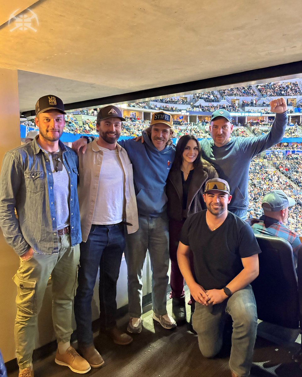 From the slopes to the hardwood, we've got the U.S. Ski Team in the house tonight! ⛷️ 