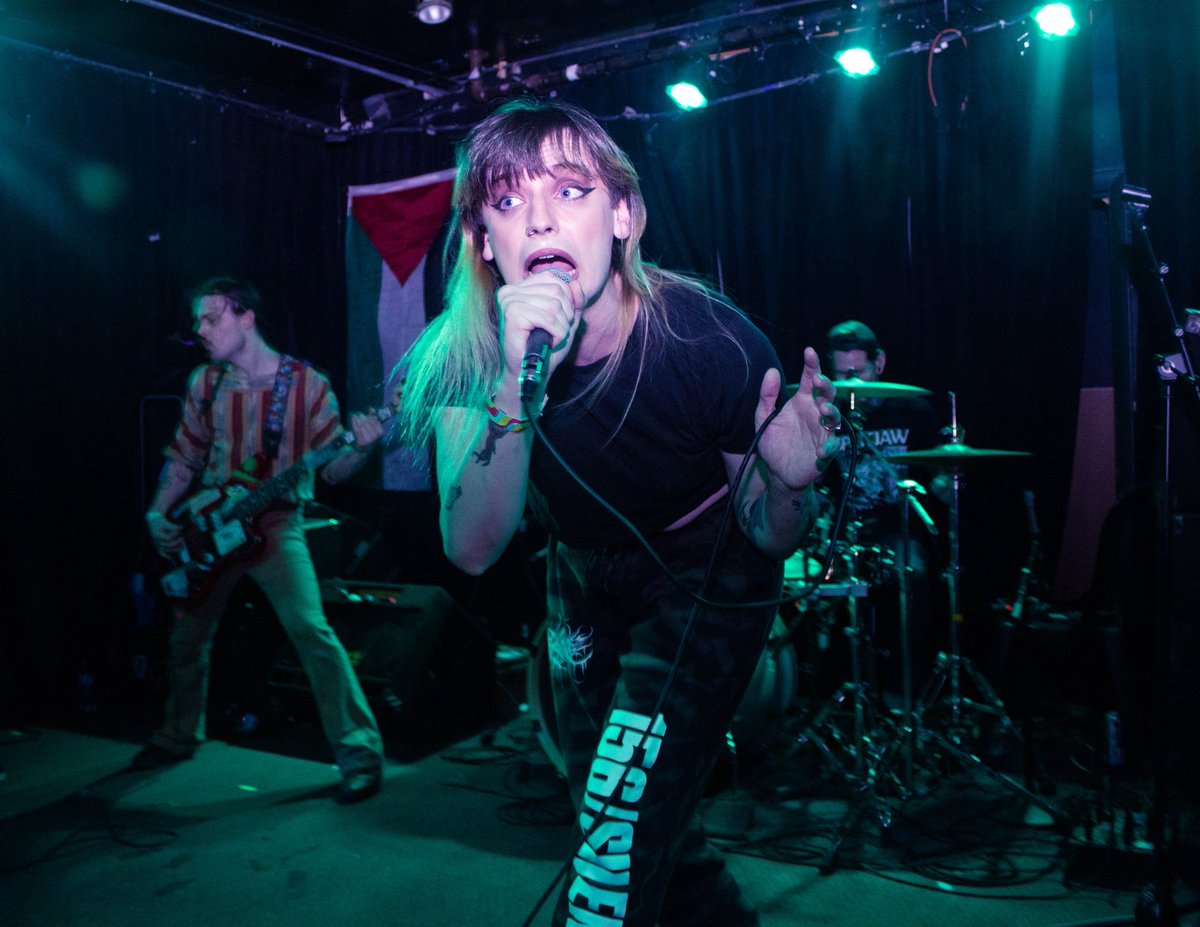 splitmaude's tweet image. Idek dude you tell me 😭