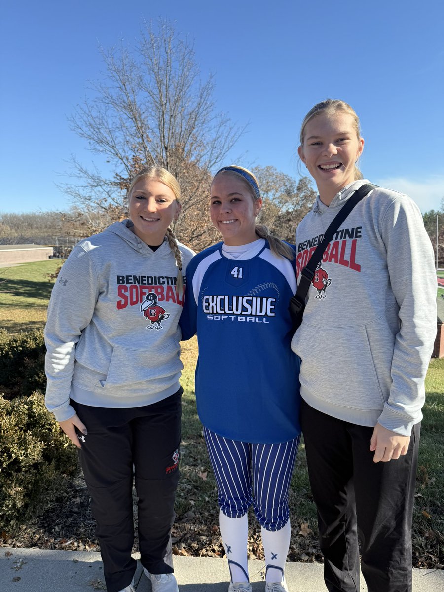 DStrecker_2027's tweet photo. Spent the day at @Raven_Softball camp!  Thank you coach @jenna_schwartzz for the campus tour. Thank you coach @coachphunt for the great camp and taking time to talk with me.   
#friendsgivinganddinonugs https://t.co/X4JvvjaB2D