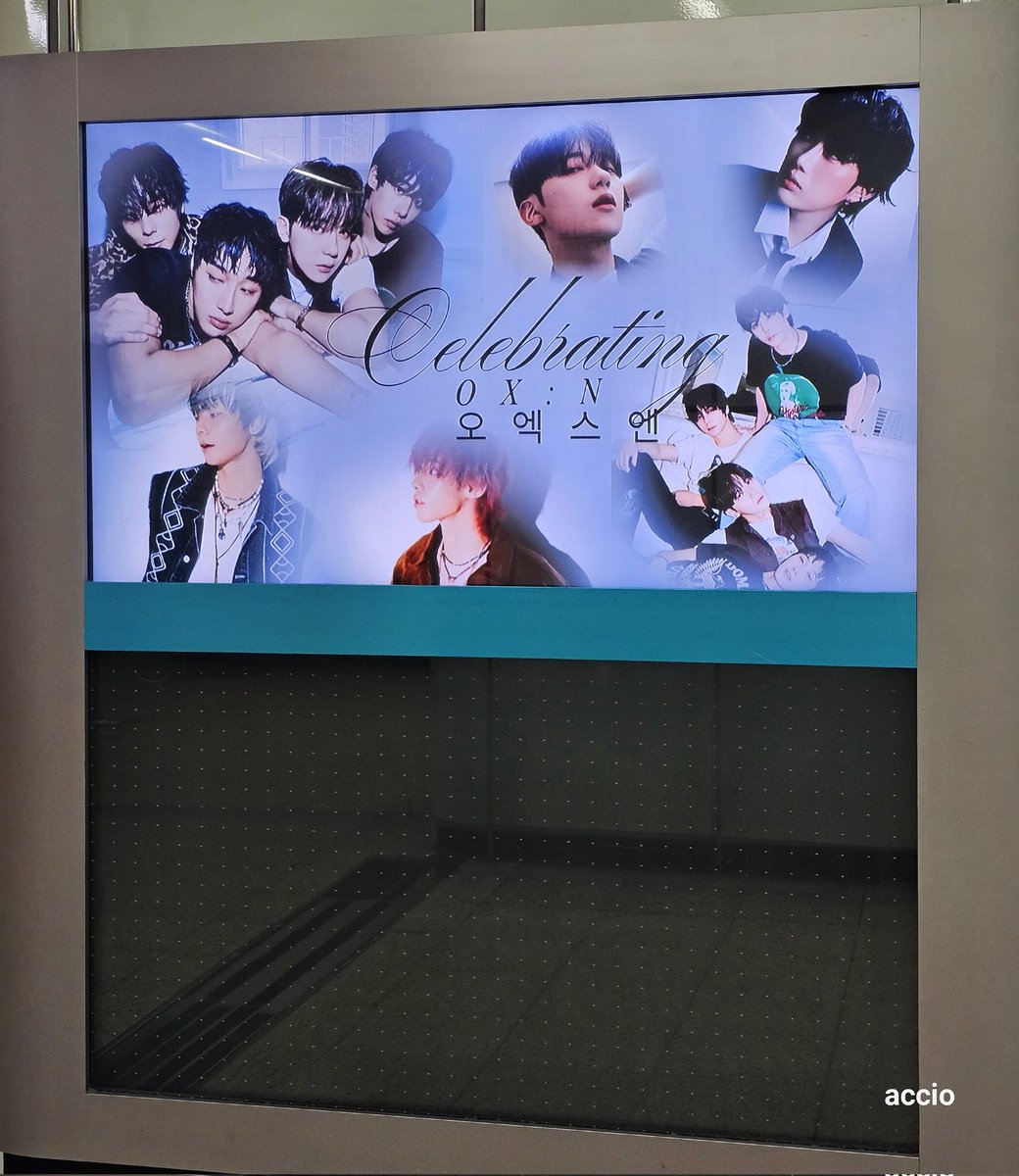 24OFJifvrTWtVgz's tweet photo. 덕에드(@duckad2020 )에서 #오엑스엔 #OX_N 광고를 걸었다고 트위터에서 봐서 스윽 가봤음. 정확한 위치를 몰라서 보면 좋고 못 봐도 어쩔 수 없지.. 로 갔는데 만나서 기분 좋아짐💙 오엑스엔 미보유국에서 지내는 거 힘들어 어떻게든 노력하는 중ㅋㅋ광고 걸리는 데 힘써준 분들 모두 고맙습니다😁👍 https://t.co/dJFgnkJxsG