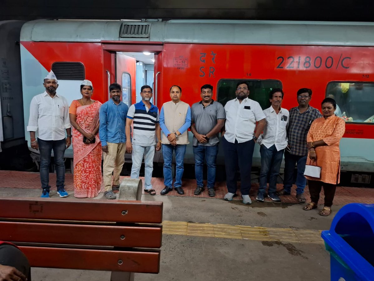 PankajSinghAAP's tweet image. Heartfelt thanks to all the party leaders and volunteers for their support and respect.
Best wishes to all of you for your upcoming endeavours.