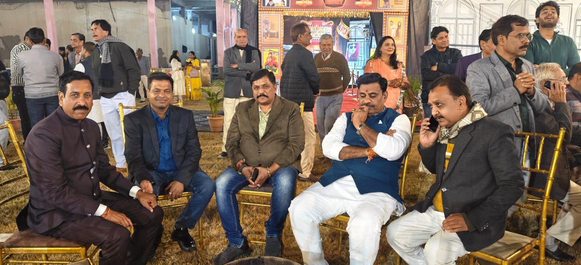 DrKPSinghYadav's tweet image. अशोकनगर में पूर्व सांसद प्रतिनिधि एवं पूर्व मंडल अध्यक्ष श्री तीर्थ नारायण शर्मा जी के सुपुत्र के शुभ विवाह समारोह में सम्मिलित होकर नवदंपति को उज्ज्वल वैवाहिक जीवन हेतु हार्दिक शुभकामनाएं प्रेषित की।