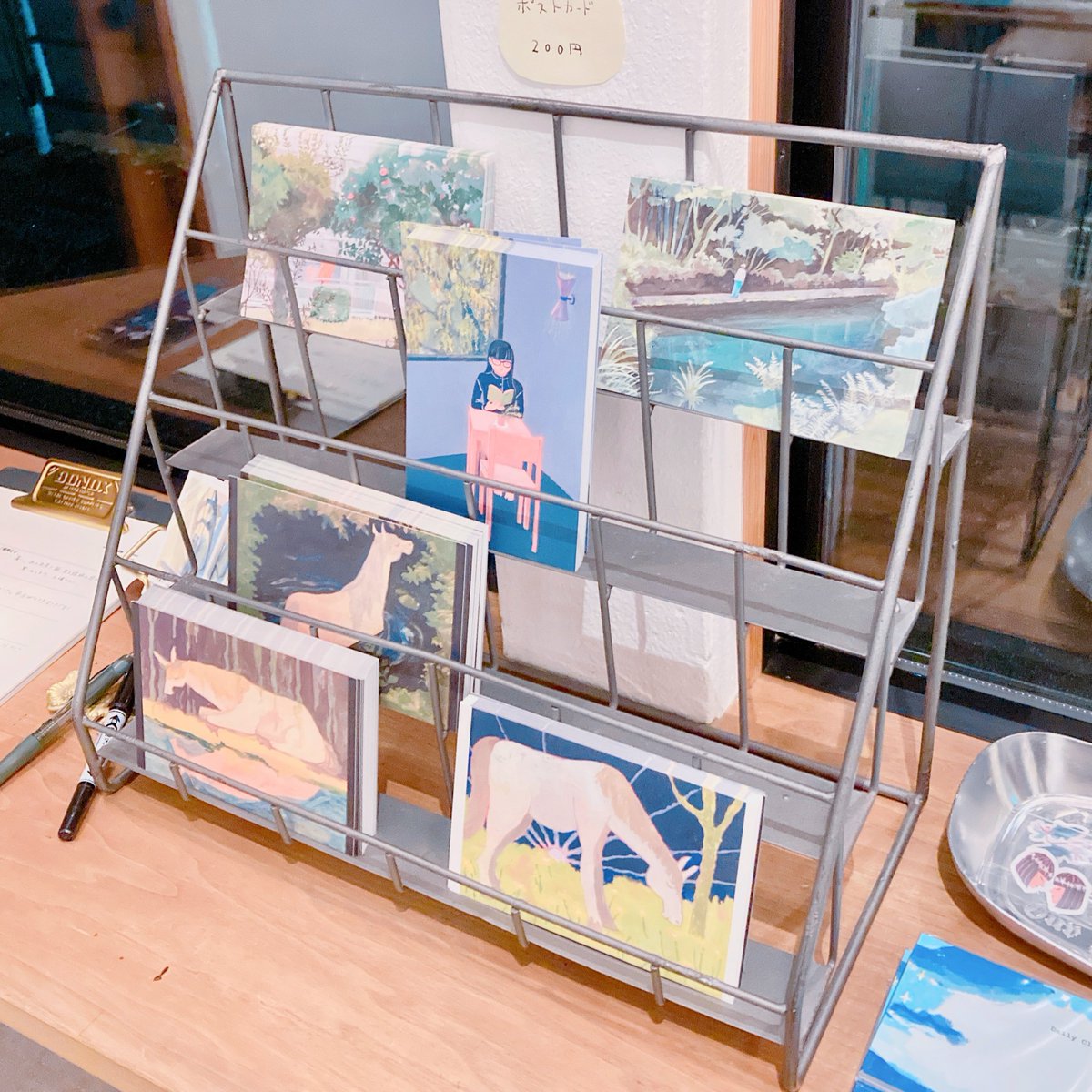 hime_ramen_girl's tweet image. 素敵な個展に行ってきたよ🎠
リアルをファンタジーで出力したみたいな世界観がよすぎた〜〜！
星座のシールあって個人的にあがった！！かわいい！！！