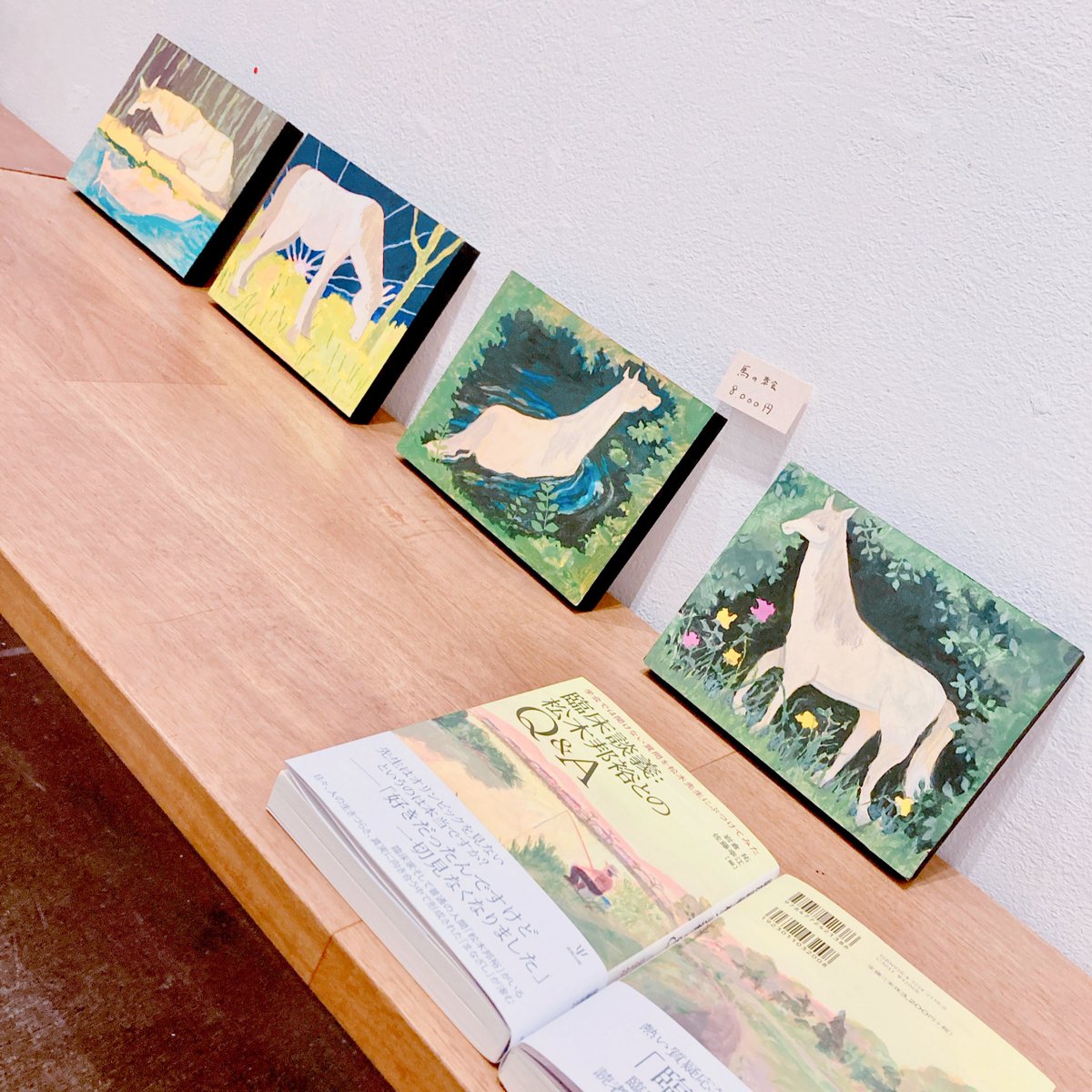 hime_ramen_girl's tweet image. 素敵な個展に行ってきたよ🎠
リアルをファンタジーで出力したみたいな世界観がよすぎた〜〜！
星座のシールあって個人的にあがった！！かわいい！！！