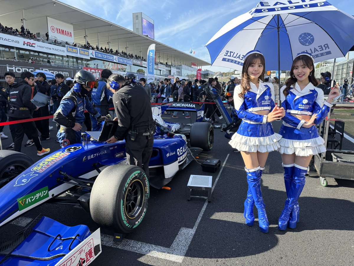 スーパーフォーミュラ最終戦
鈴鹿サーキット🦌

まもなく
今年最後のレースとなる
第12戦 決勝レース(31Lap)スタート🏁

3号車 山下健太選手は16番手から
4号車 ザック選手は17番手から
追い上げます🏎️

皆さま #KONDORACING へ
熱い声援をよろしくお願いします💙

#sformula
#近藤真彦