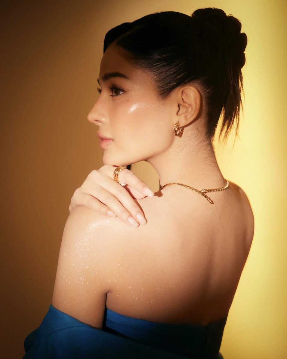 wing_xxix's tweet image. Choosing to understand another’s viewpoint can transform conflict into clarity, helping both sides feel heard rather than dismissed or invalidated.

AZuperBABE ON RSP
#RegalStudio_AZ | #AzMartinez