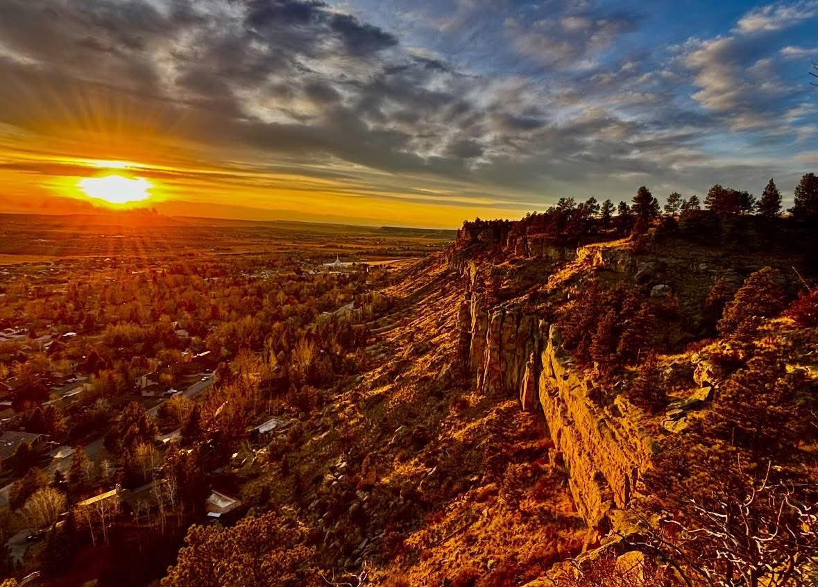 The valley wears many a face,
Truly a very special place. 
Sunrise, sunset and after dark,
In all seasons, a work of art.
#montana #yellowstone #octosyllabic