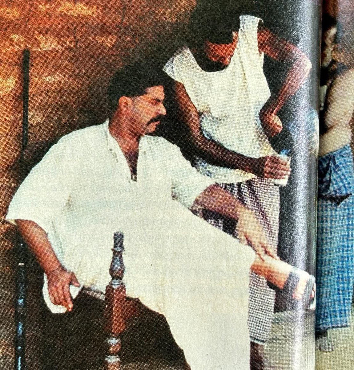 sidheekeas's tweet image. അടൂർ ഗോപാലകൃഷ്ണൻ സംവിധാനം ചെയ്ത വിധേയൻ എന്ന ചിത്രത്തിൽ പ്രേക്ഷകർ അതുവരെ കണ്ടിട്ടില്ലാത്ത ഒരു അസാധാരണ വേഷമായിരുന്നു മമ്മൂട്ടി ചെയ്തത്,
'ഭാസ്കര പട്ടേലർ' 

പണ്ട് വിധേയൻ സിനിമയുടെ ന്യൂയോർക്കിലെ പ്രദർശനം കഴിഞ്ഞ ശേഷം ഒരു വിദേശ നിരൂപക അവകാശപ്പെട്ടിരുന്നു പട്ടേലർക്ക് ഹിറ്റ്ലറുടെ