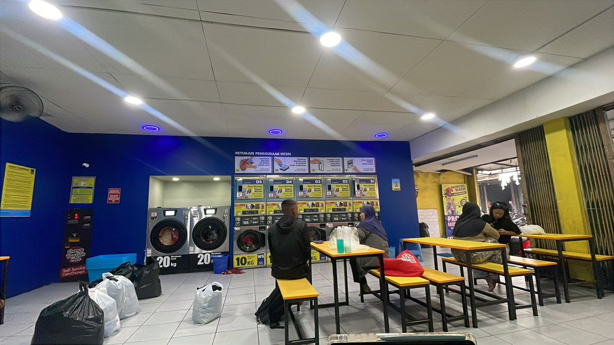 keyrawriee's tweet image. pap manusia imup yg gi nge laundry