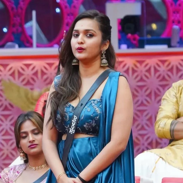 falsehoodslayer's tweet image. I honestly don’t get what more someone has to do to be called a good personality on #BBK12. AG gets hate for screen presence, Gilli for taunts, Raashika and Risha for fights, Dhanush and Abhi for playing safe and Dhruv for being cunning. Meanwhile Spandana is simple natural and…