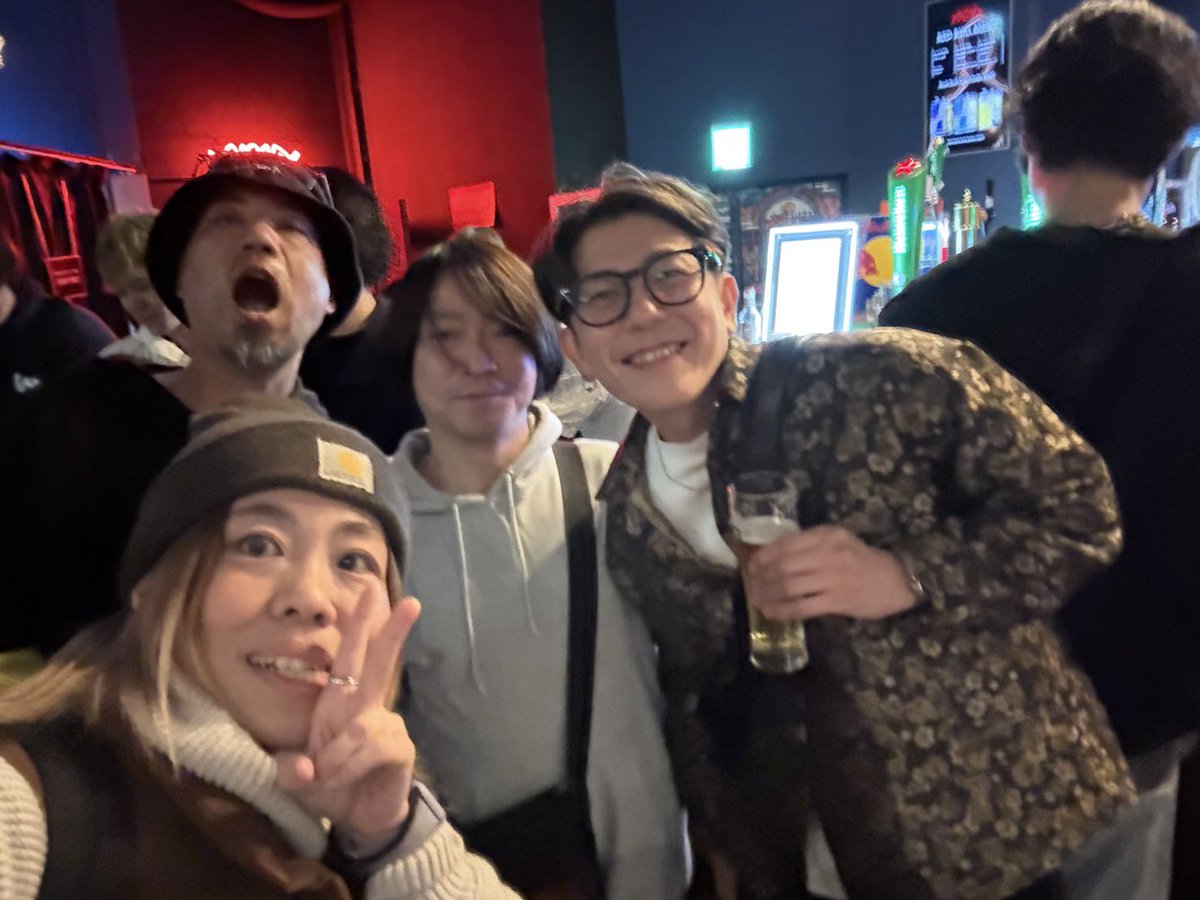 Linaria_Linaria's tweet photo. aivolicのそうちゃんと
SMASHYOUTHのやなみさんと
パシャリ📷´-

来月はよろしくお願いしまーす( *´꒳`*)

LINARIA presents
New Sky Order 2025

2025.12.13(土)
梅田 LIVE SPACE ODYSSEY
OPEN 17:30
START 18:00
adv.2500en
door.3000en
(別途1D700en)

#LINARIA
#aivolic
#SMASHYOUTH https://t.co/M2jKP9vvHy