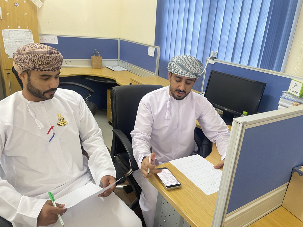 حلقة نقاشية لمعلمي اللغة الإنجليزية لمناقشة آخر المستجدات المتعلقة بامتحانات نهاية الفصل الدراسي للصفين السابع والثامن. تطرقت الحلقة إلى آليات إعداد الورقة الامتحانية، ومراعاة الفروقات الفردية، وأنماط الأسئلة الحديثة، إضافة إلى توحيد آلية التصحيح بما يضمن العدالة والدقة.