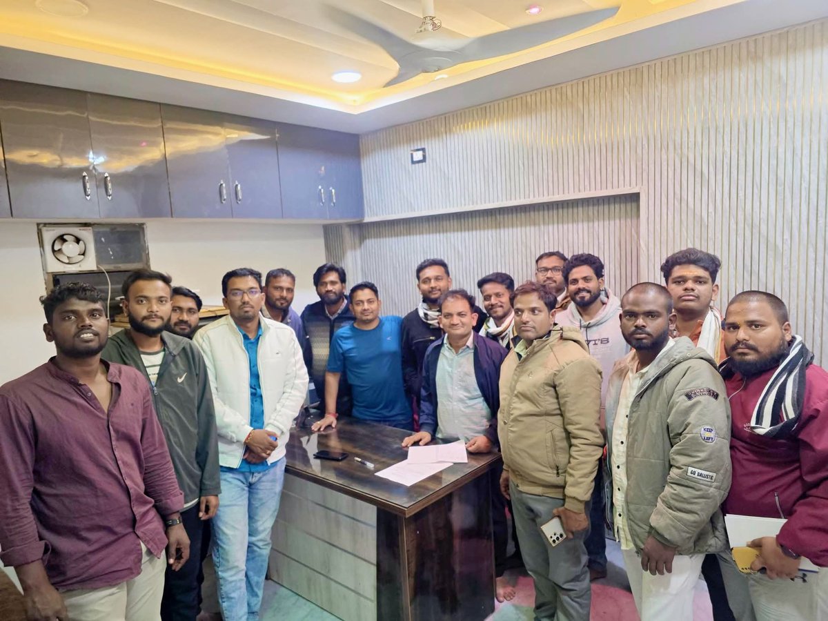 📌सूरज भाऊ चौधरी कार्यालय 
22/11/2025

भारतीय जनता पार्टीचे सिव्हील लाईन्स प्रभाग २ चे उमेदवार नितेशभाऊ लखन मलिक   व सौ कासाबाई लोनसूने काकू यांचे सुपुत्र युवा जोश योगेशभाऊ लोनसूने , महालक्ष्मी सेलिब्रेशन लॉन्स चे संचालक अजयभाऊ तोडकर व सर्व युवा सहकाऱ्यांनी माझ्या कार्यालयात भेट