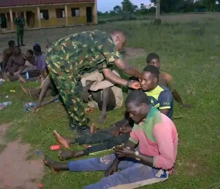 Engr_imran_mk's tweet image. Security operatives have successfully rescued some citizens from armed bandits after an exchange of fire during the search for the 25 abducted girls in Kebbi State.May Almighty Allah grant them more success.
#Kebbi #SecurityUpdate #RescueMission #PrayForNigeria #BringBackOurGirls