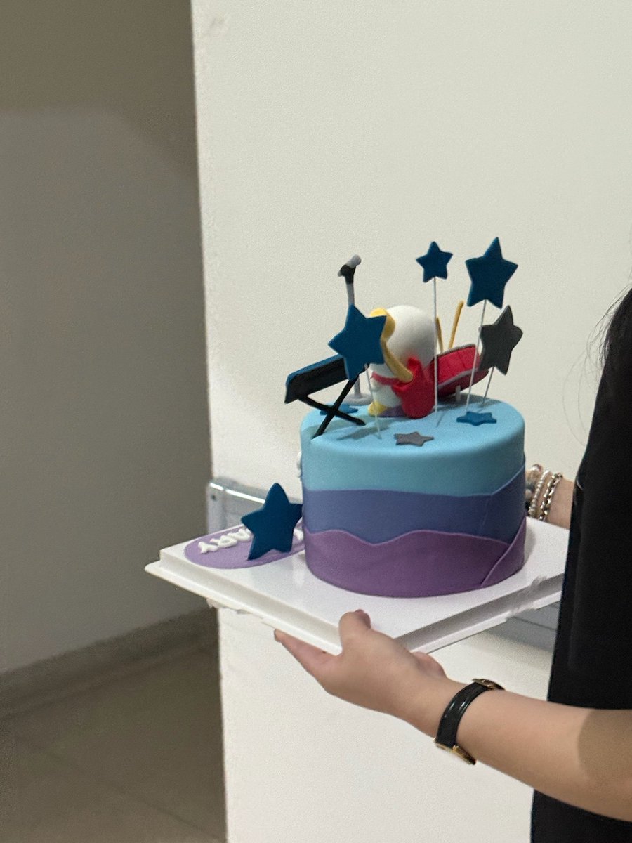 winrina_bbl's tweet image. ⭐️💭 251123
[2:04pm KST]

+pic

“Moongtaeng’s mum” 

+2 pics

“When the mic stand is taller than you”