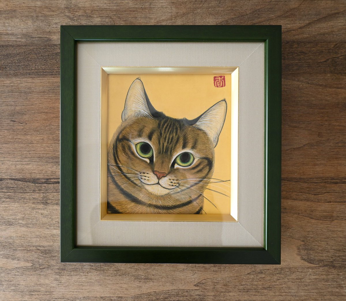 小さい猫の絵を額に入れました。かわいいです