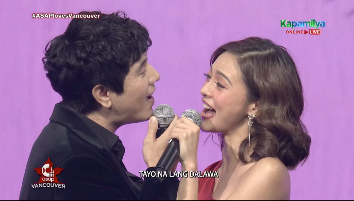 KapamilyaTFC's tweet image. NA PARA BANG NAGDE-DATE LANG SILA?! Panindigan n&apos;yo yung kilig namin, #KimPau! 🥰😍💞

📸 via ABS-CBN Entertainment/ YouTube

@ASAPOfficial @prinsesachinita @mepauloavelino 

#ASAP #ASAP30 #ASAlovesVancouver #ASAPonTFC #TFC #TheFilipinoChannel #TheAlibi #KimChiu #PauloAvelino