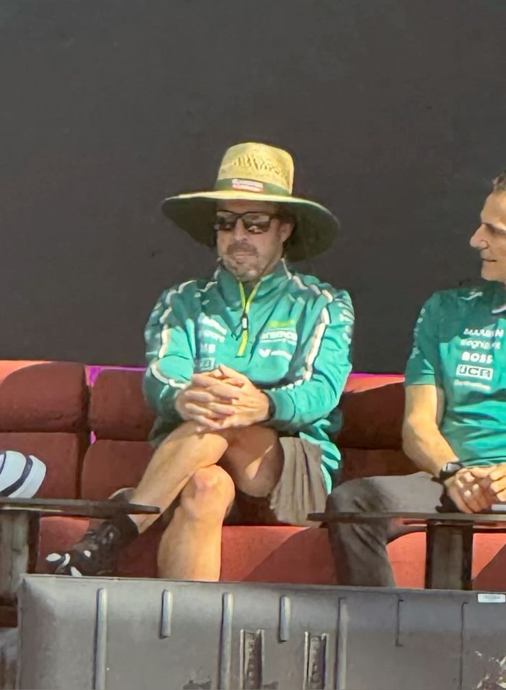 montseOP81's tweet image. Si Mclaren nunca se preocupo por Oscar ¿porque Oscar debería preocuparse por el subcampeonato? Que se jodan, mi piloto no se olvido de como manejar, a ningún piloto se le olvida