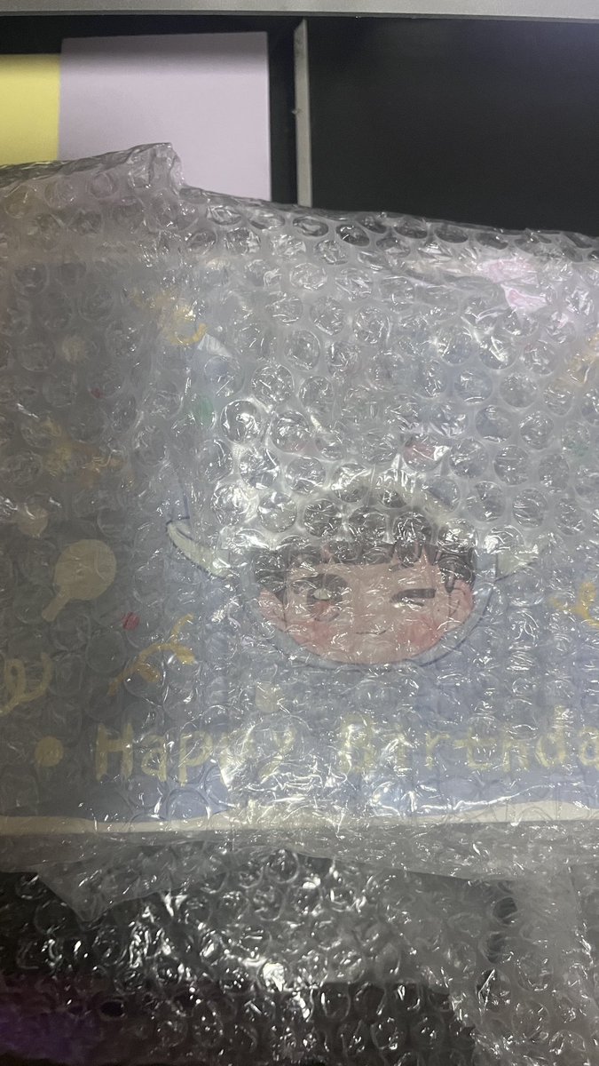 littlelittlecha's tweet image. และแล้วก็มาถึงของที่ตั้งตารอมาก กริ๊ดกร๊าดสุดตอนเห็น5555 ท๊าด๊าาา น้องkfcนี่เอง ราคาเอาเรื่องอยู่แต่ตอนแรกก็คิดว่าอาจจะแพงกว่านี้เลยทำใจได้555 
อยากจะบอกว่าน้องน่ารักม๊ากกกกกกกกก&amp;gt;&amp;lt; มี๊ห่อมาให้แบบกันบุบสลายขั้นสุด555 ขอขอบคุณ @MissHB_  คนดีคนเดิมคั๊บ💗🦈🫶
#littlelitlechashopping