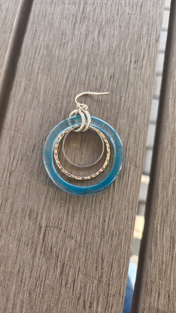 2ki4maP's tweet image. 西武園ゆうえんち内でこのピアスを落としてしまったんですが収得された方いませんでしょうか…？？？