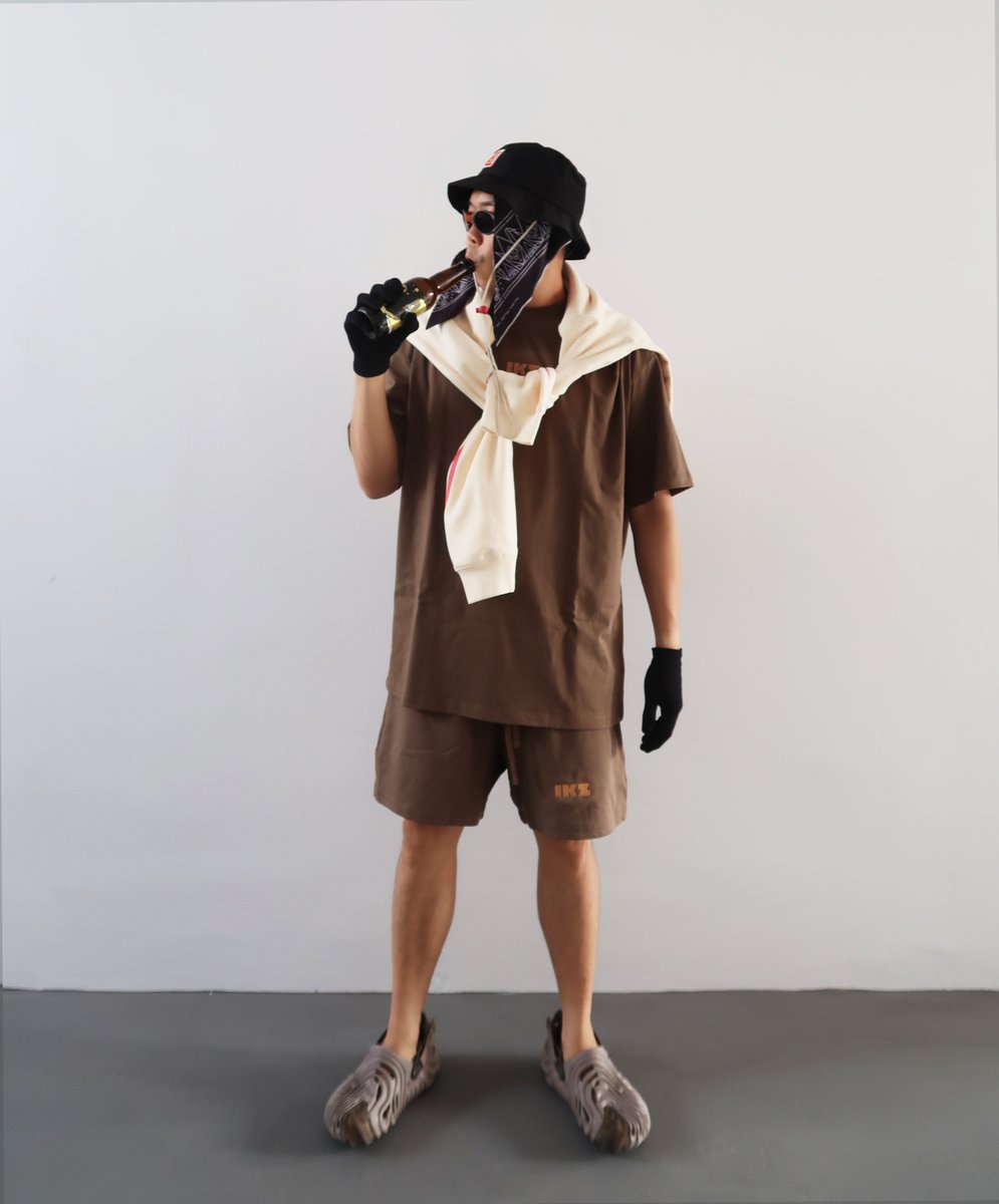ikuzoden's tweet image. GM farmers, we&apos;re just modern farmers in uniform

IYKYK, touching grass today 🌱

- Bobu Bean Bucket Hat
- Thunder Armor Wrap
- IKZ Just a Farmer Top
- IKZ Just a Farmer Shorts
- Crocs x Salehe 

*Do not drink &amp;amp; drive
XIKZX