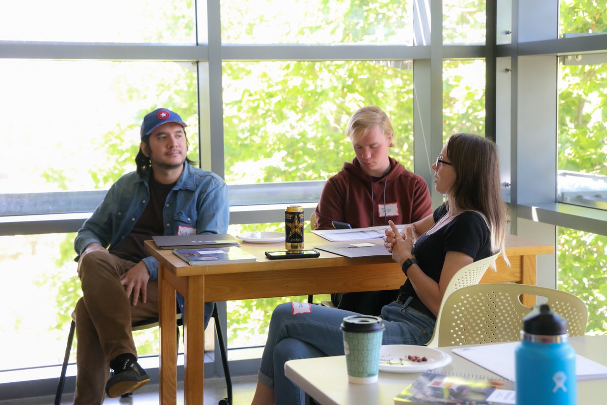 SVCCollege's tweet image. Stop scrolling and go apply for a scholarship! ✏️ SVC Foundation is now accepting applications for scholarships!

📘 Apply by February 5, 2026.
📗 Apply at skagitfoundation.org/student-schola…. 

Don&apos;t miss your chance to earn support for the year ahead. 
#SVC #SVCFoundation #SVCScholarships