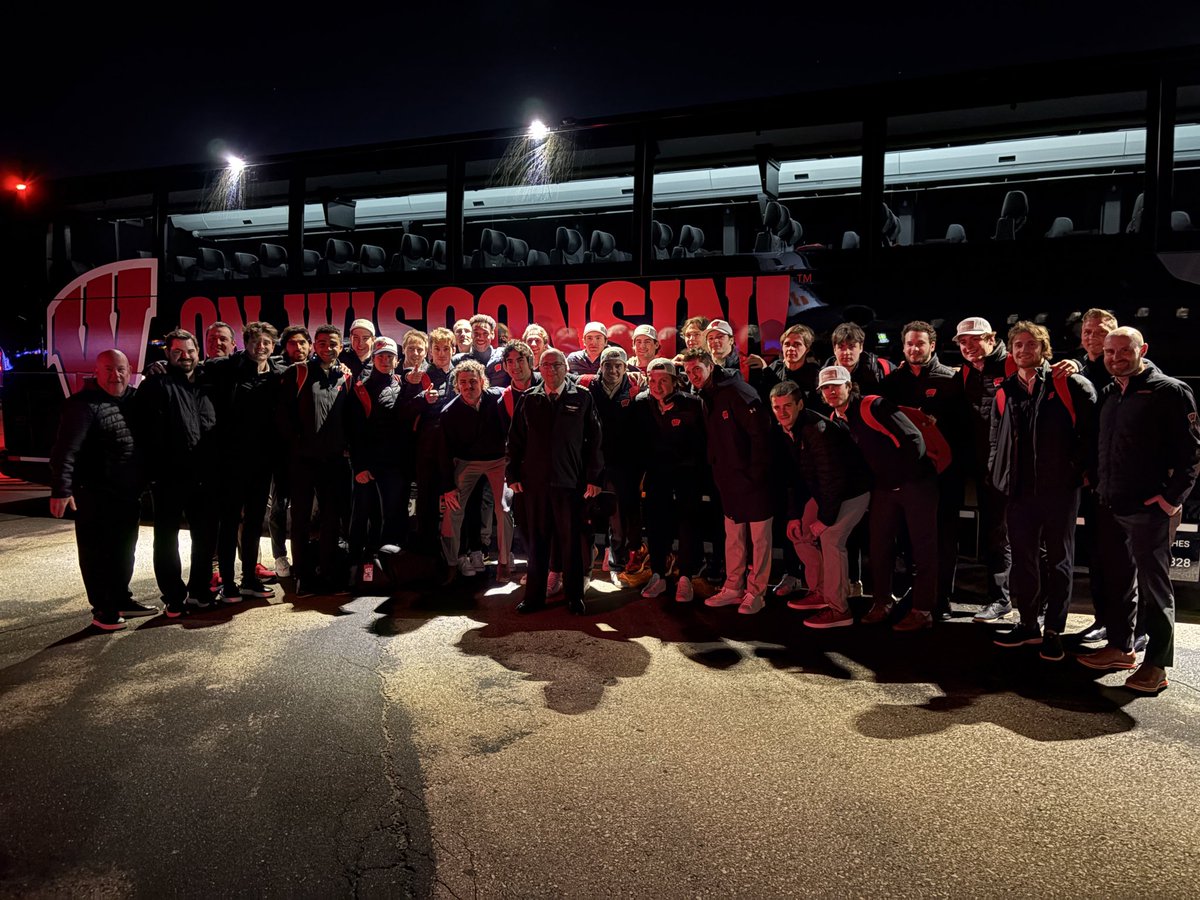 Salute to Captain Richard Dixon who flew us tonight for his last trip in the cockpit for Air Wisconsin before retiring 🫡