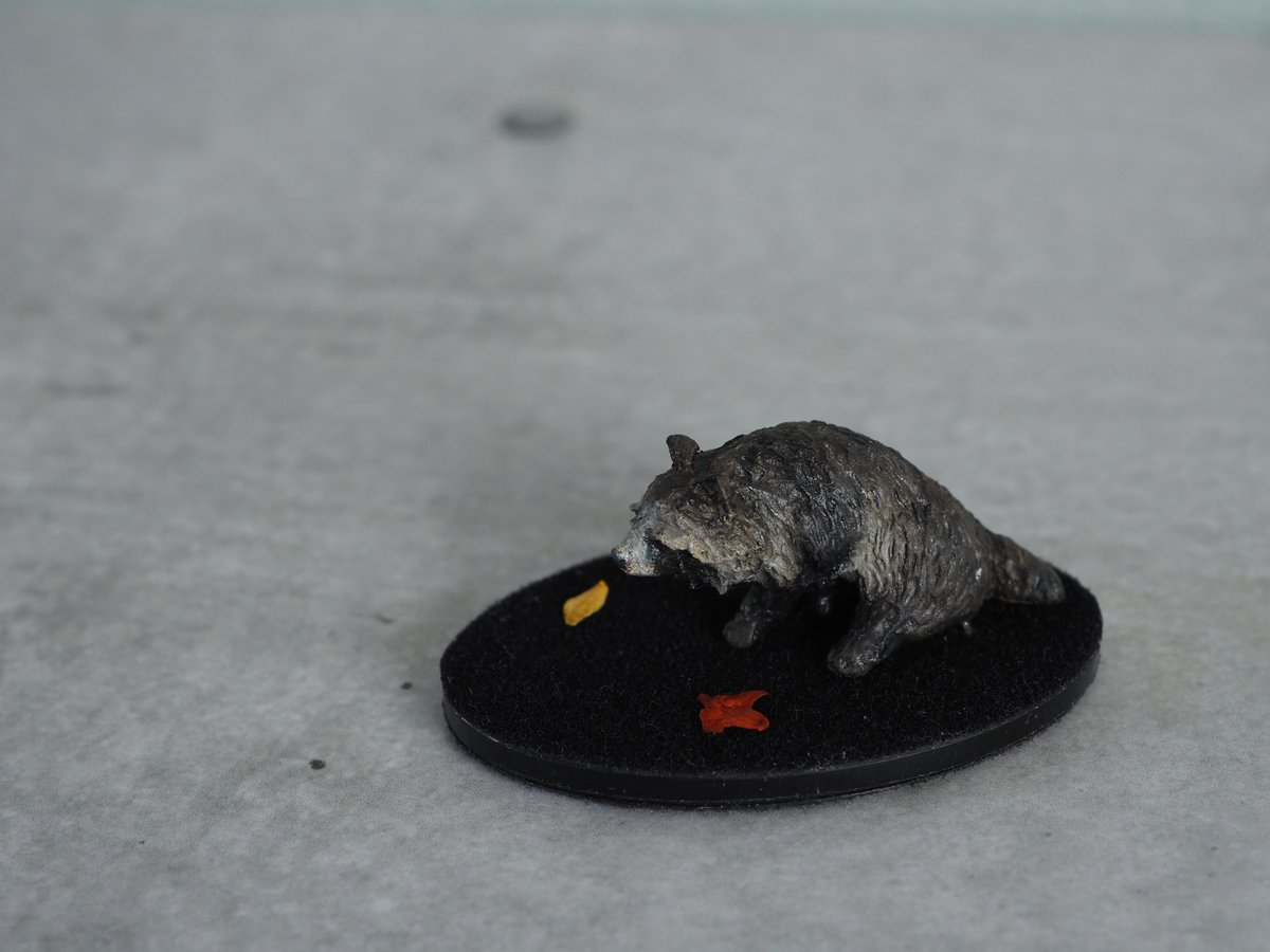 agero94665314's tweet image. 「秋惜しむ」
H18mm×W40mm×D24m
樹脂粘土　油彩

#artwork 
#sculpture 
#OguLudens