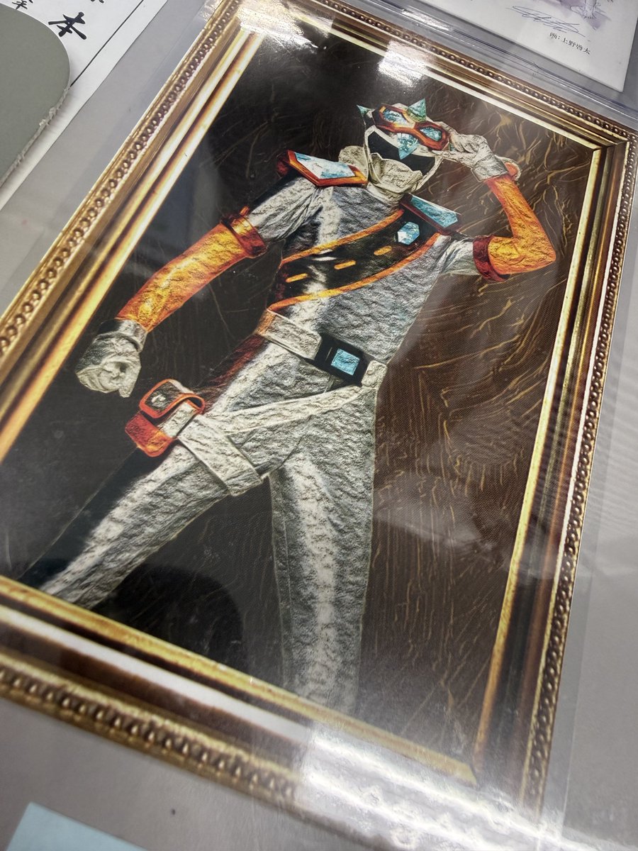 祝日出勤もこれで頑張れる！ シャイニーーング！！ 会社のデスクが