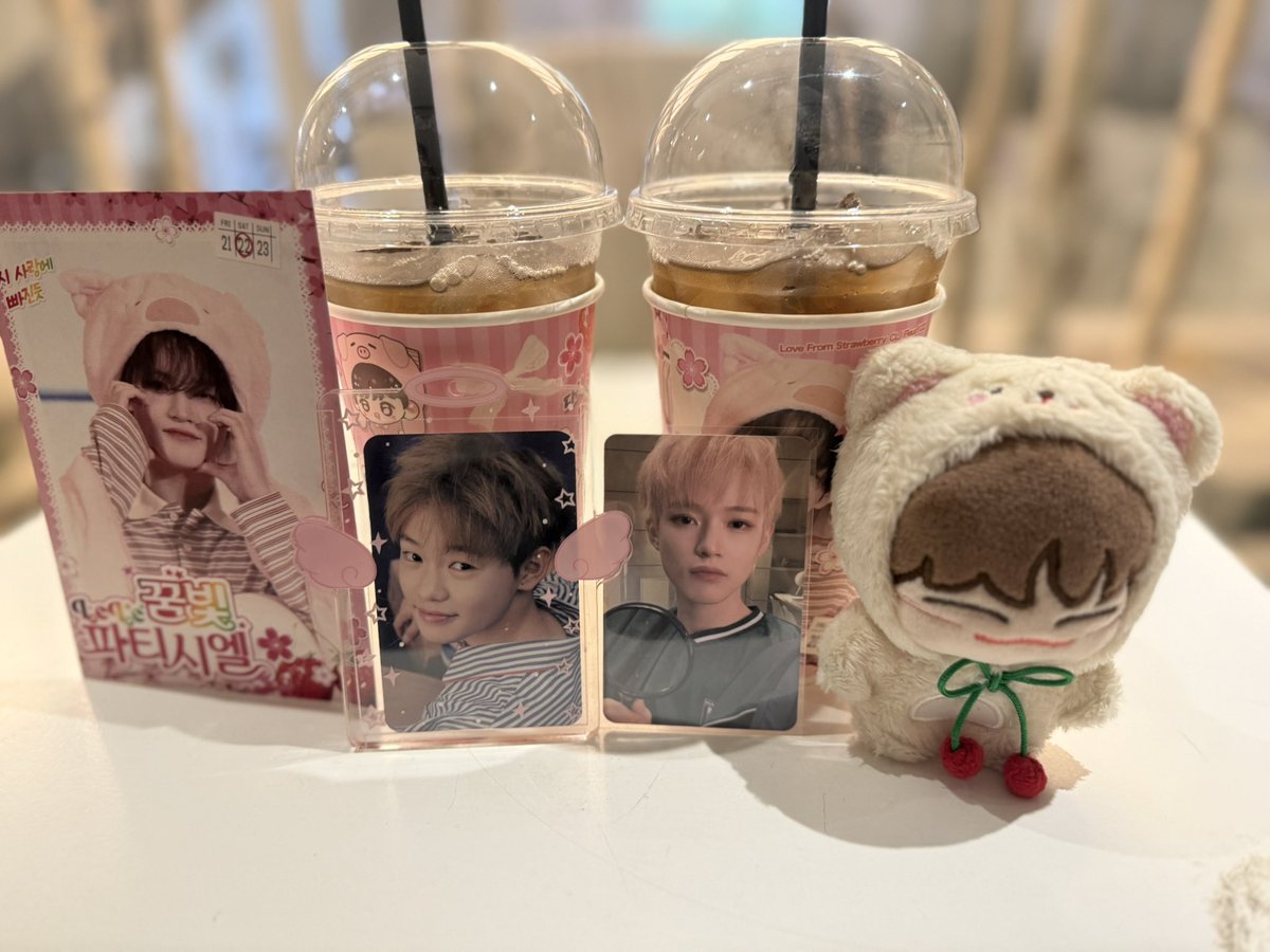 zhl2e's tweet photo. 여기 카페가 진짜 너무너무 이쁨,,,♡̆̈ 이쁜 카페 열어주셔서 너모 감사합미다🪽
내 천러 생일 너무너무 축하해😻
#Main_ChefLe
#다시_사랑에_빠진듯
#천러 #CHENLE #辰乐 #NCTDREAM https://t.co/KqyhyajyVo
