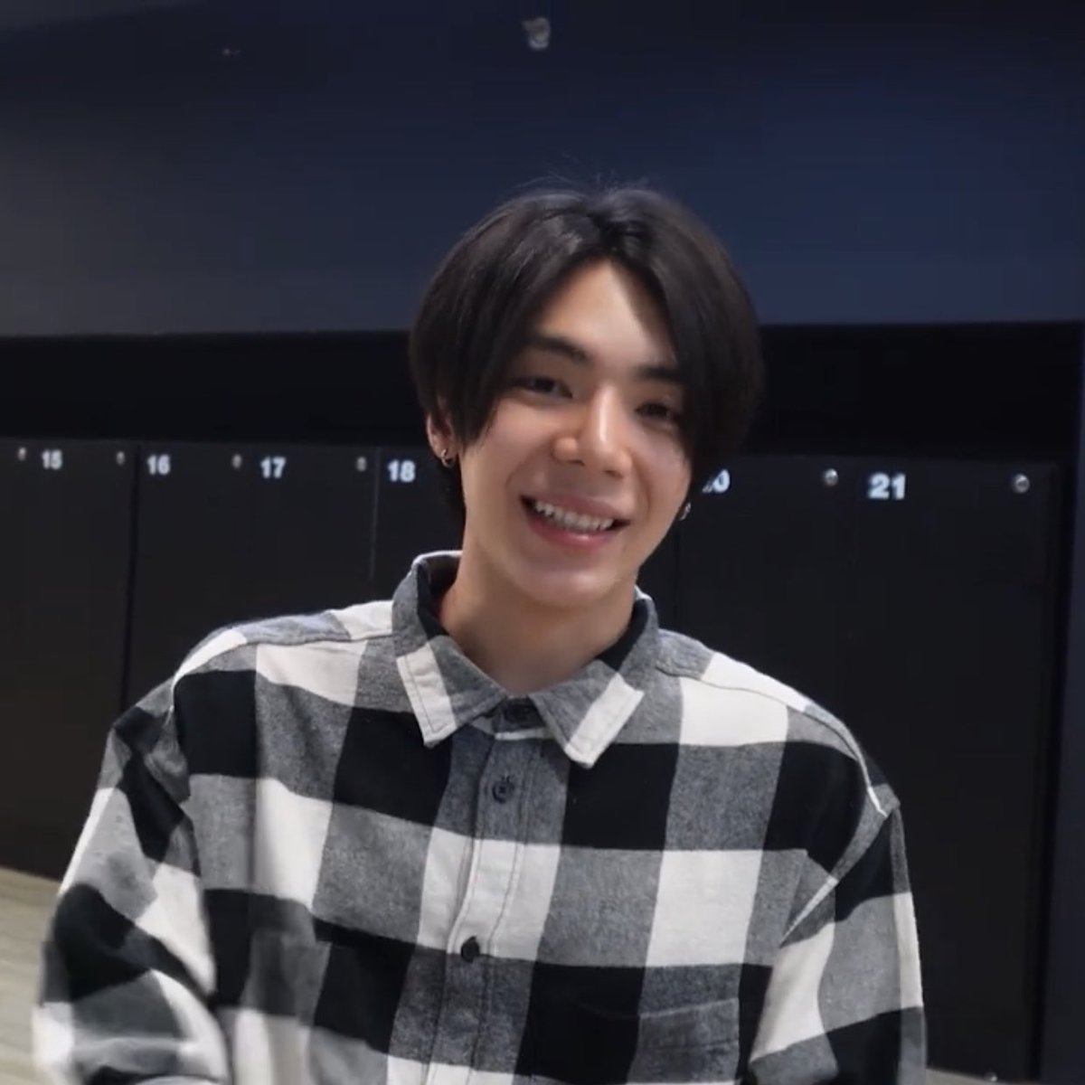 khunairy's tweet image. ลุคตอนแสนเก้าเลยนี่นา น่าร้ากกกก ได้โปรดกลับมาผมยาวที่ประเทศฉันนนน 
#ATLASatPlayEP34 #JetATLAS