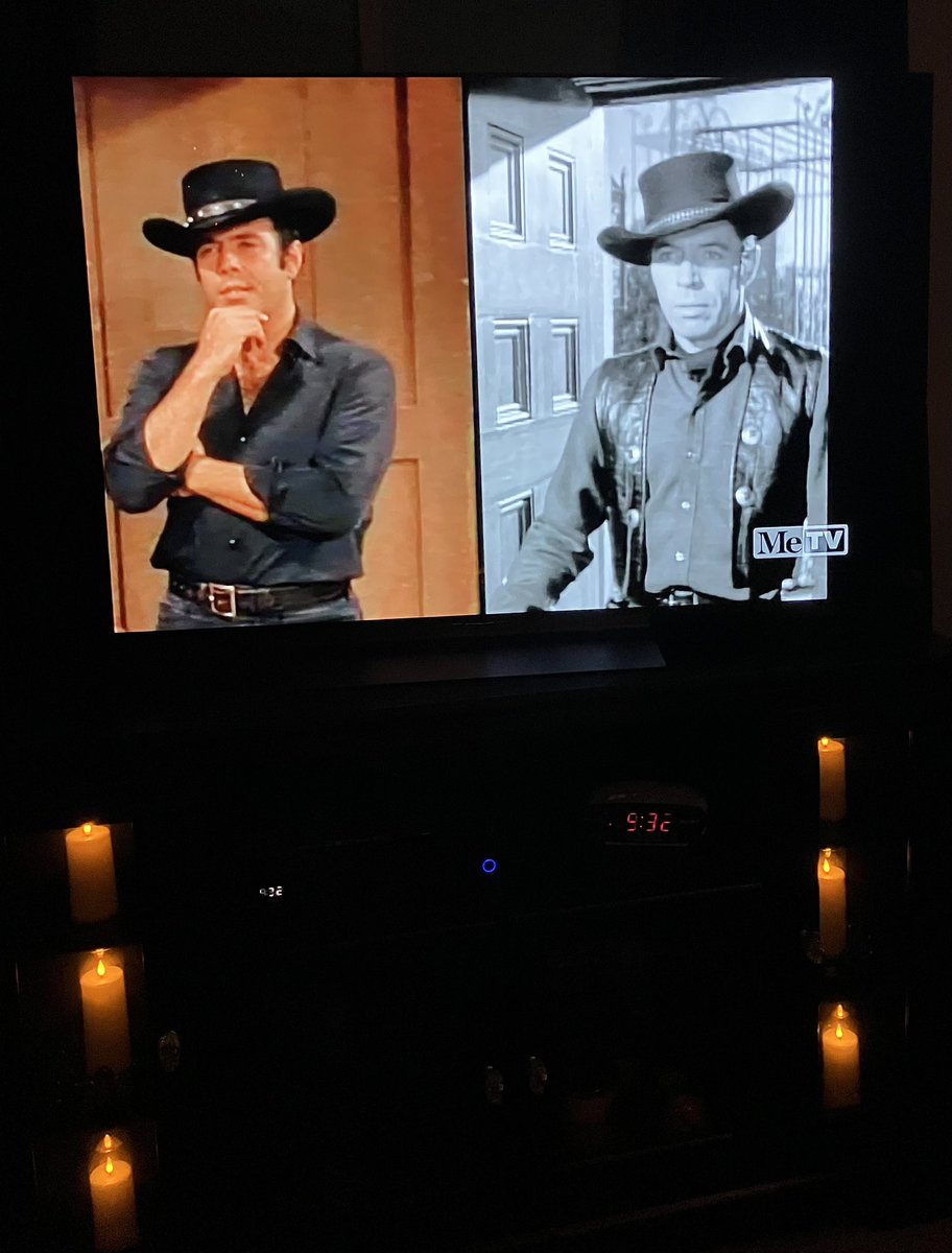 NoiseElectric's tweet image. 🎶looks like Adam Cartwright 🎶😂 #Svengoolie #CurseOfTheUndead