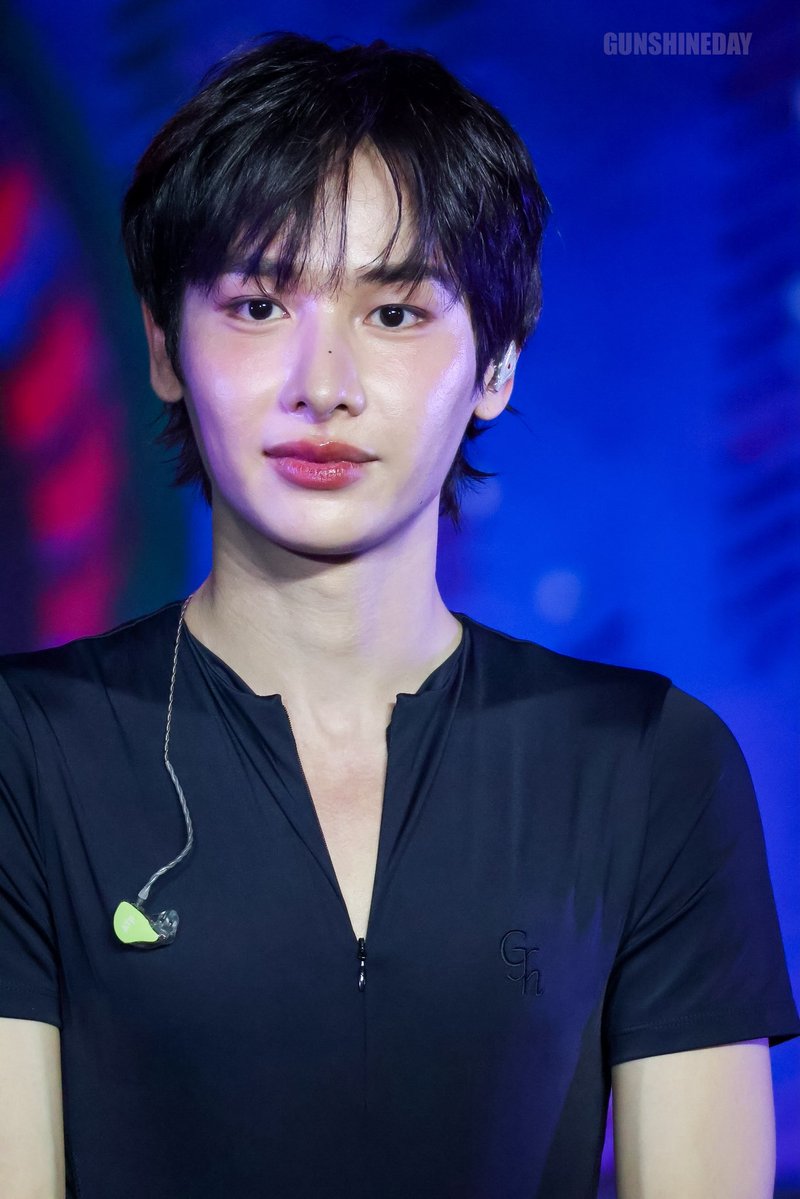 gunshineday's tweet image. จะหน้านิ่งหรือยิ้มหวาน ก็ไม่ต้านทานใจแม่😩🖤🔥

OFFGUN PEBACA MNL

@AtthaphanP 
#PEBACAConcertinManila
#กันอรรถพันธ์ #GunAtthaphan