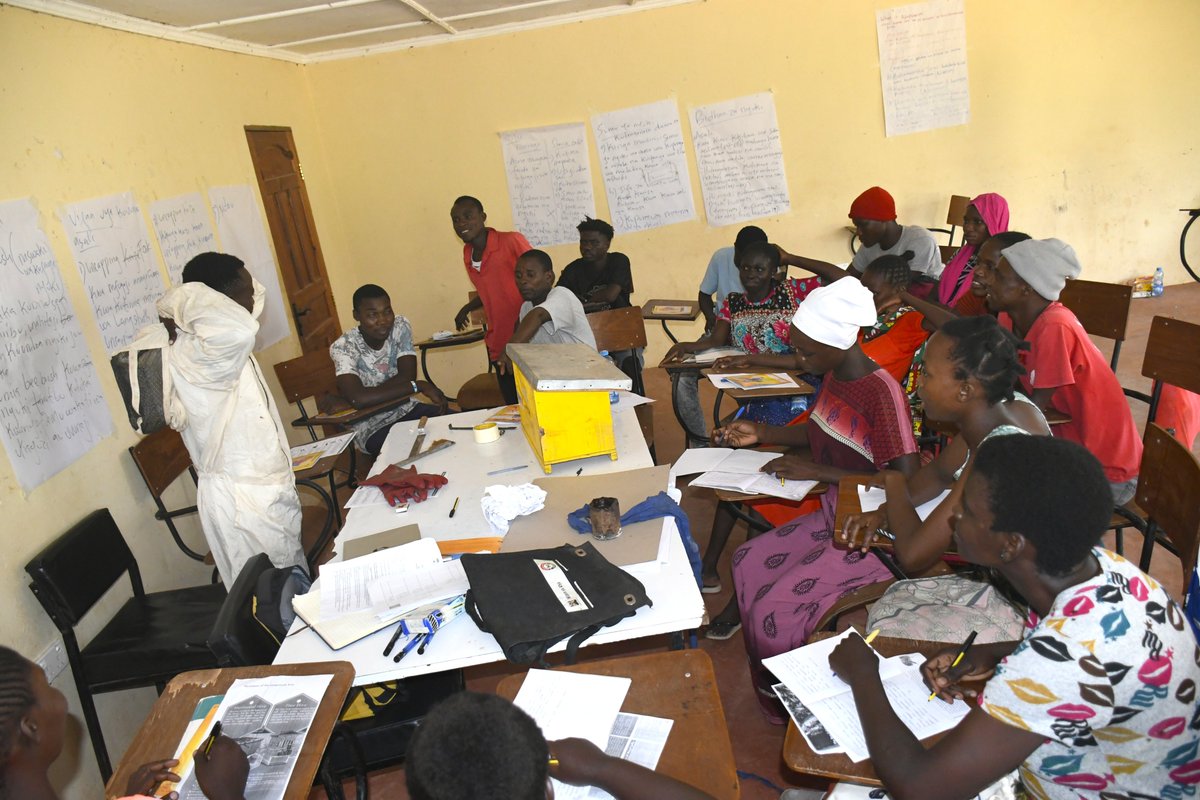 KwetuKE's tweet photo. On Friday, 21st Nov 2025, we completed the Apiculture Technical Training for the Ihaleni Kakuluni Conservation Group in Mtongani.
A key milestone in strengthening sustainable beekeeping and community resilience.
#BlueBizProgram #Beekeeping #YouthEmpowerment https://t.co/FX0YCOQcS9