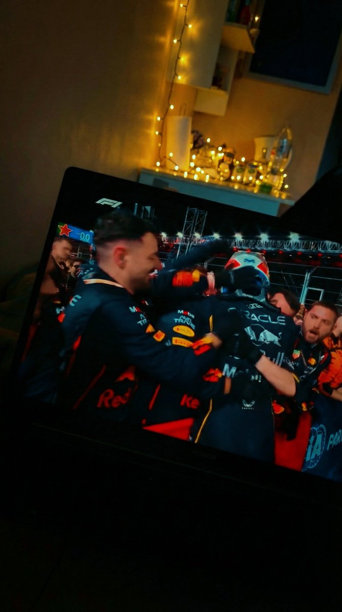 iksanperzys's tweet image. Noel&apos;e son 32! 🎅🏻🎄

#LasVegasGP