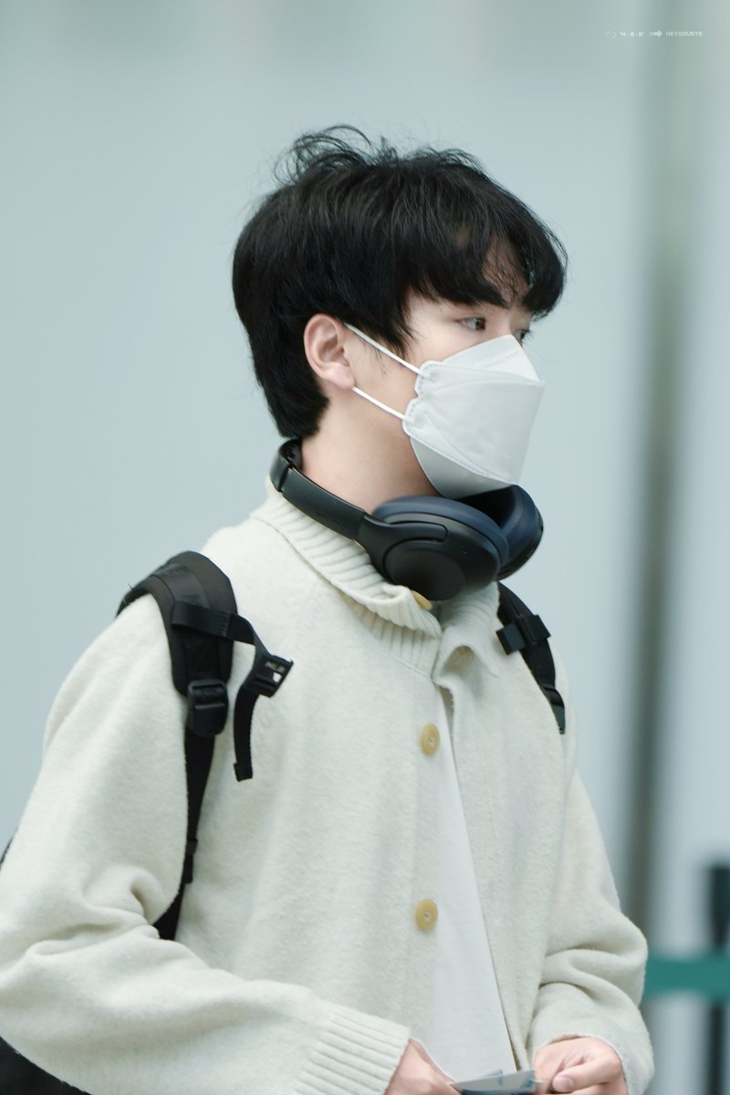 𝟐𝟓𝟏𝟏𝟐𝟑 𝐂𝐀𝐍🛫

冬日与少年

#밍루이 #MINGRUI #明睿
#보이스토리 #BOYSTORY