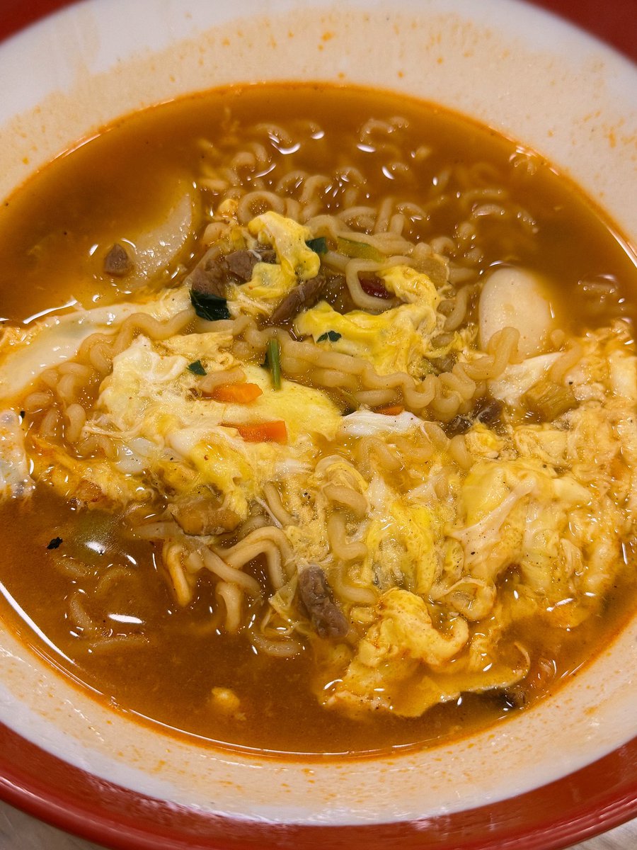 eekfrlekaqo's tweet image. 여기 또 다녀옴
기본김밥 삼겹살김밥 김치 볶음밥 라면 시켯는데  22000원이고 기본김밥 3500원임.. 말안되.. 물론셀프바까지이용가넝 ㅠ 이번엔 계란말이도 있었음