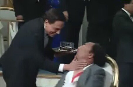 حلوة التعديل الاخير من تويتر  ده وحركة تأخرت كتير 
عقبال ما يحطوا ذكر/انثي..
+ صورة شخصية حقيقية ممضية من 2 موظفين 😂