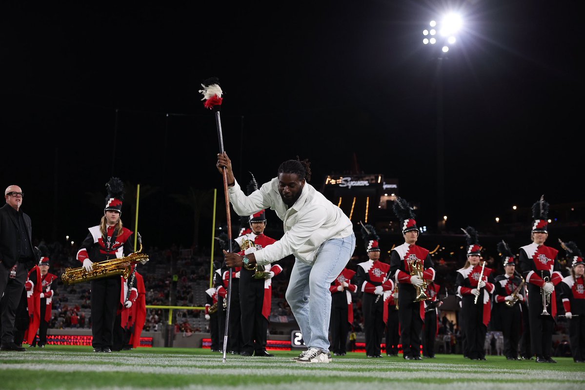 AztecFB's tweet image. Back like he never left 🏡

Dwayne Johnson Jr. is back representing the Aztecs as this week’s Honor Warrior!

#AztecFAST 🍢 x #BeTheA1pha 🐺 x #TheClimb📈