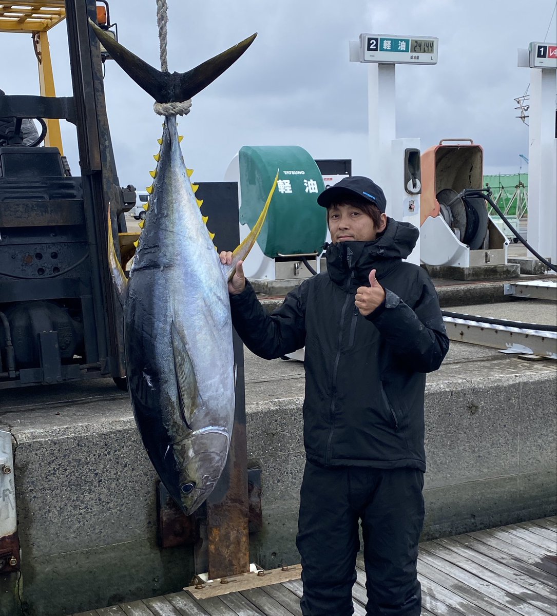 nemo1019spark's tweet photo. 終わりよければ全てよし！
キハダ釣れました🎣
来年も魚入ってくるといいな！

#銚子沖
#キハダマグロ https://t.co/7iIWSXi4wb