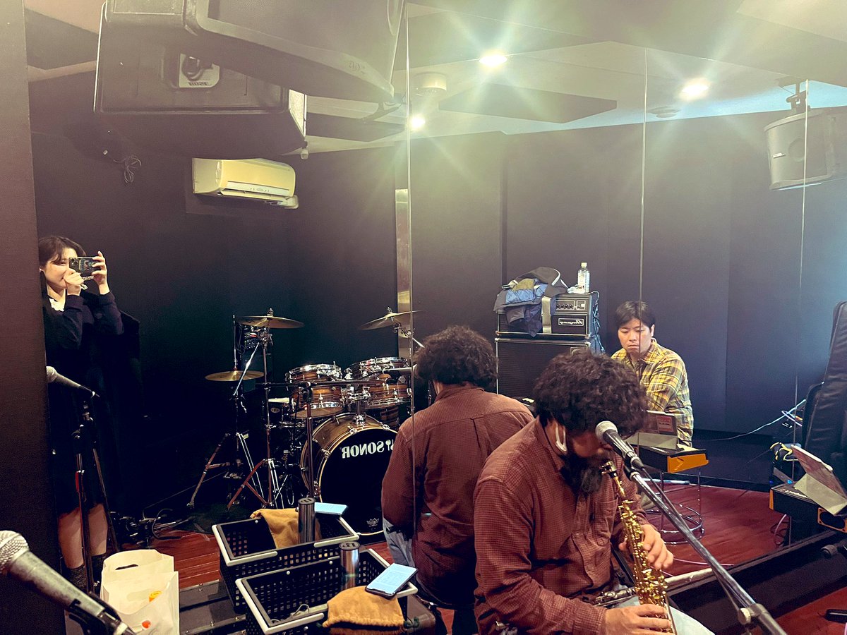 月の満ちかけ練習してきた！
クリスマス感もりもりになりそうです。

12/7だけのグッズもあるかも？？？