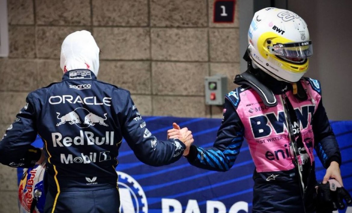 🇳🇱 1 🤝🏻 43 🇦🇷 

Max Verstappen y Franco Colapinto.