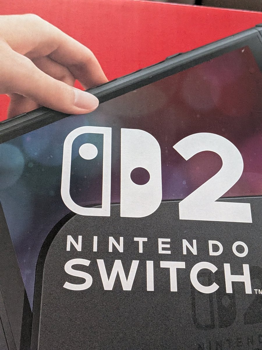 kameppo's tweet image. Switchのソフト買ってもらったのに
バッテリーがイカれてほぼ御臨終😩
新都心のヨドバシ聞きに行ったら
売ってますよ！ってめっちゃ軽く言われて
買って来ちゃいました🫠

#Switch２
#ヨドバシ新都心