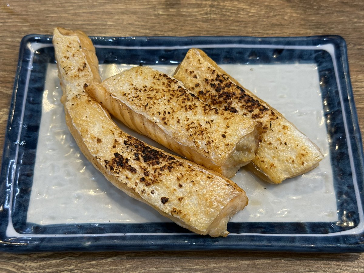 yutaitaro's tweet photo. 鮭の焼きハラス、めちゃうめぇ😋
#株主優待 #クリレス #SPHD #磯丸水産 https://t.co/jYlxpEx7sU
