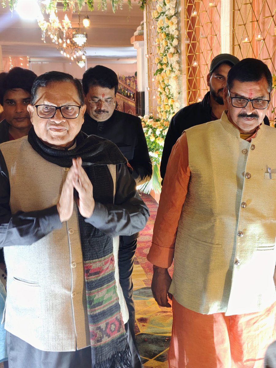 JduRajaram's tweet image. बिहार राज्य धार्मिक न्यास पर्षद के अध्यक्ष एवं पूर्व विधान पार्षद आदरणीय श्री रणबीर नंदन जी की भतीजी हितैषी के वैवाहिक समारोह में सम्मिलित होकर नवविवाहित दंपत्ति को शुभकामनाएं प्रेषित किया। 
#Wedding #Function #Party #marriage #Politician #ChiefMinister #Patna