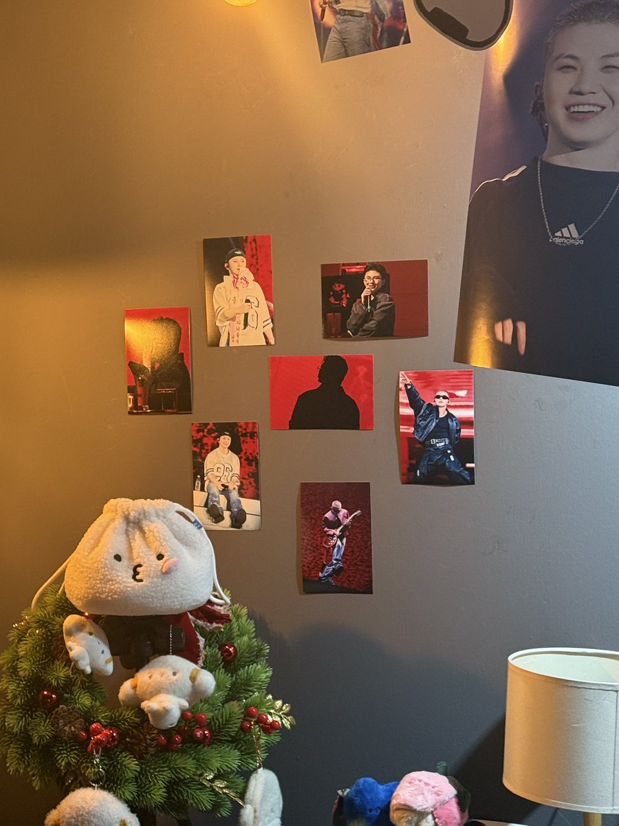 hujee_96's tweet photo. 내가 민님을 왜이리 사랑해❤️
이번 생카도 너무 예뻐서 너무너무너무너무 만족하고 갑니다🖤
비록 원하는 건 결국 현장구매 했지만 예쁘게 뽑아주신 인화사진 집에 꾸미고 인증샷 남기겠습니다💕
 #우리의_작은_온도를_모아서_지훈이에게 https://t.co/Mt1zK1aQYj